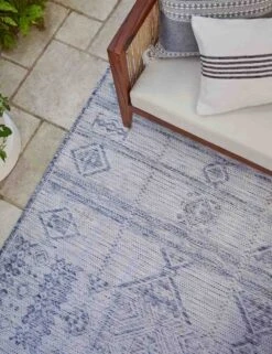 Yamina Indoor / Outdoor Rug -Home Furnishings CasualEntertainingIv4 15611 SITECROP