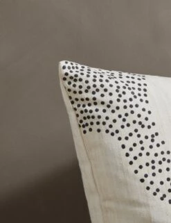 Course Silk Pillow By Hadiya Williams -Home Furnishings CourseSilkPillowbyHadiyaWilliams A0655698B 1244