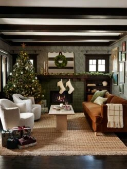 Louise Throw By MINNA -Home Furnishings Garlands 14333 ver1 Swatch SITECROP ce14e828 5147 4503 8dd4 b3f4a6ff66a5