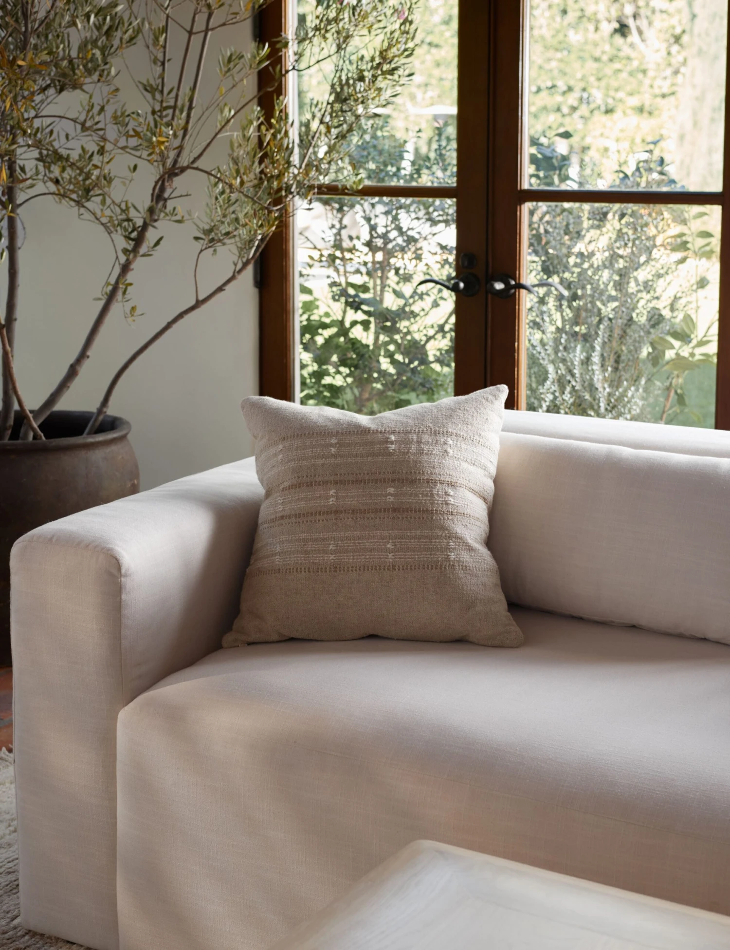 Madelia Pillow 2 Madelia Pillow - Image 2