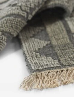 Giana Rug -Home Furnishings bristbrs 1gry 10